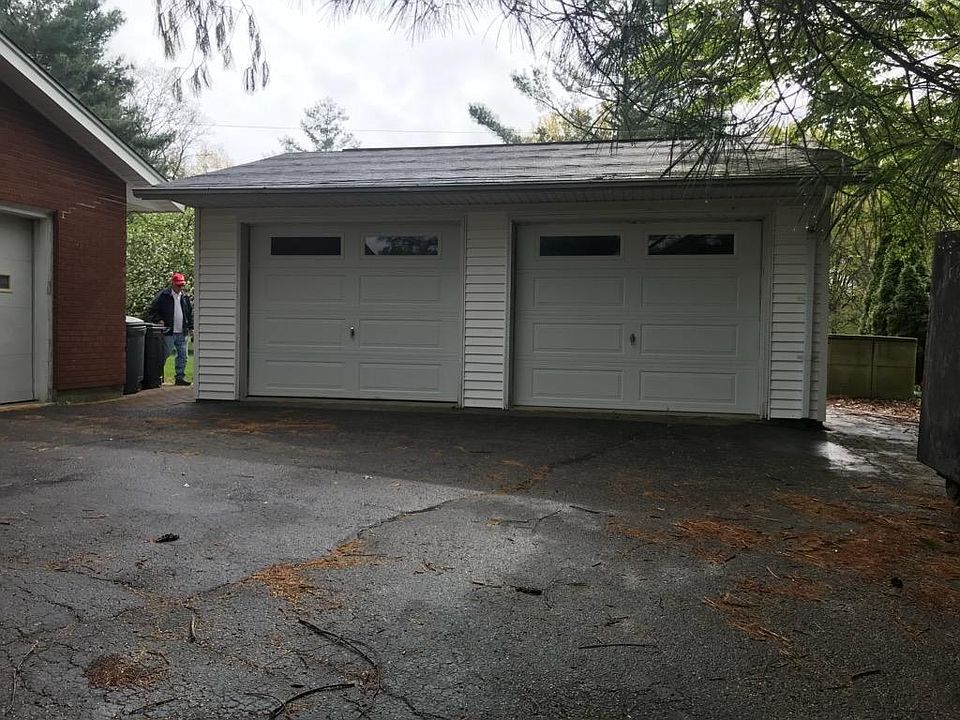 2nd image of 10352 Cole Ln