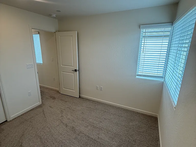 1519 Redbrick Ln — Photo 29