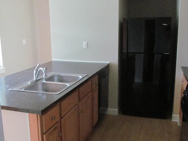 945 Olive St — Photo 6