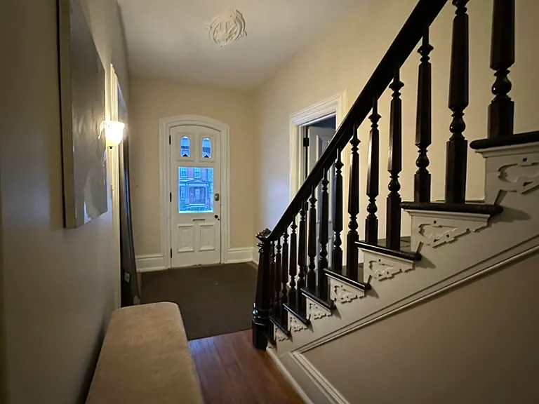 922 W 3rd St — Photo 16