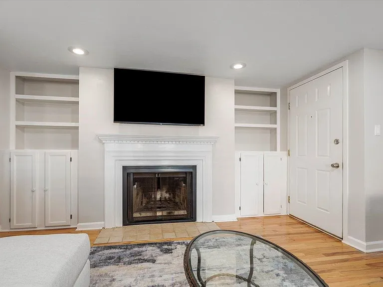 517 E Jefferson St #45 — Photo 7