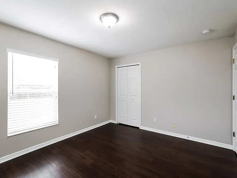 313 SE 26th Ter — Photo 14