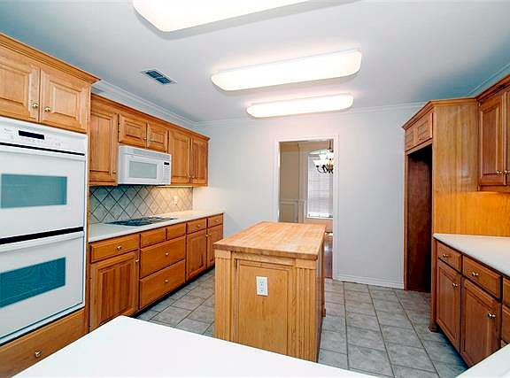 3rd image of 1307 Parkview Dr
