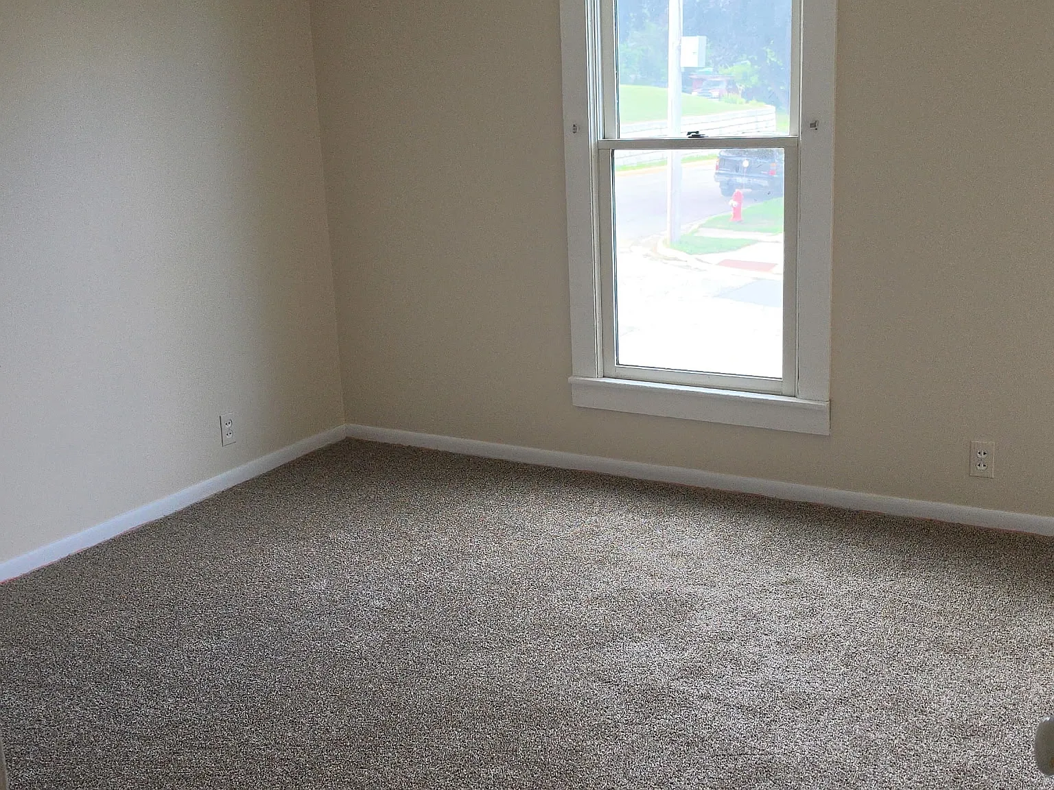 3 bed, 1300 sqft, $2,000 — Photo 4
