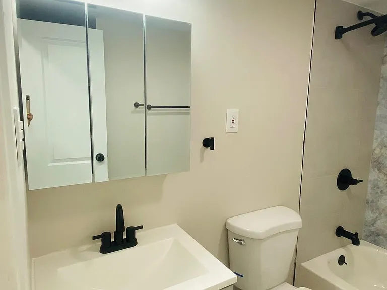 Laura Lane Apartments — Photo 17
