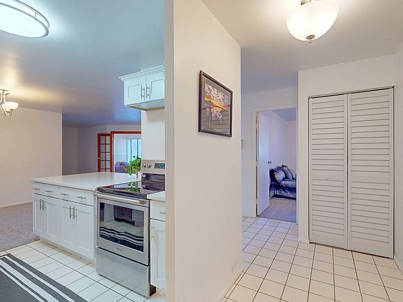 3rd image of 120 Lakeview Dr APT 110