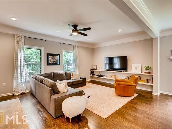 5th image of 4073 Norton Pl SE