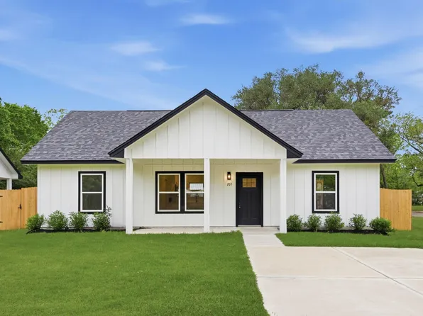 205 Spruce Ln, Daisetta, TX 77533