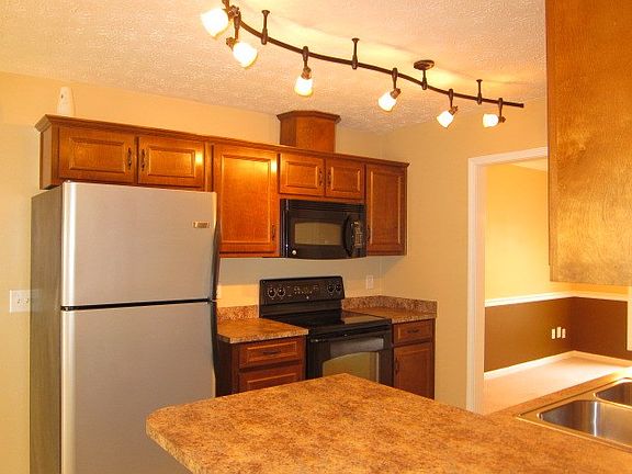 2nd image of 80 Lincolnshire Ln