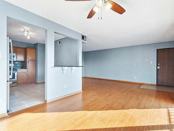 3rd image of 16725 Paxton Ave APT 3N