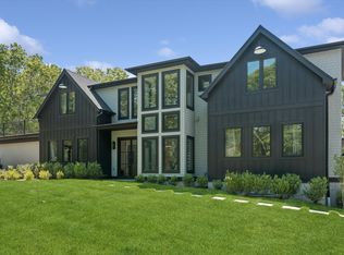 2 Grove Ave, Southampton, NY 11968