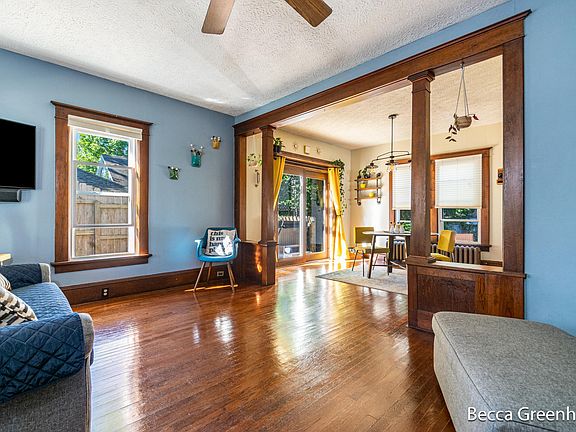 4th image of 2111 Melita Ave NE