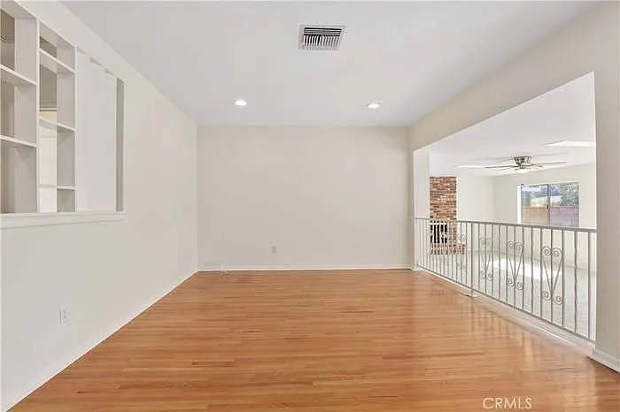 10025 Burnet Ave — Photo 22