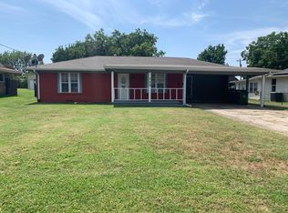 725 White St, Whitesboro, TX 76273