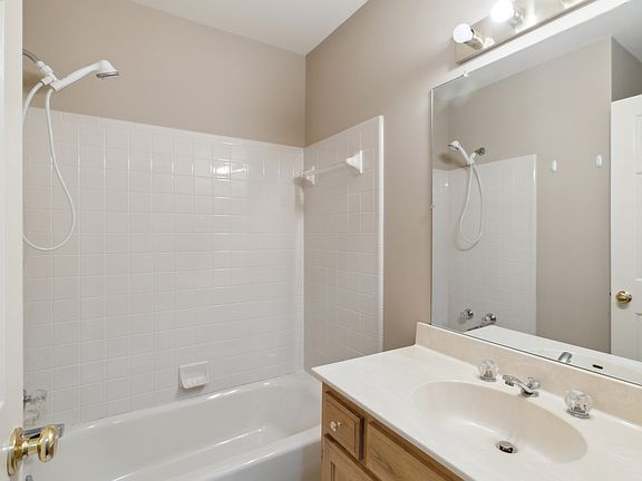 5th image of 1527 Brentwood Pointe