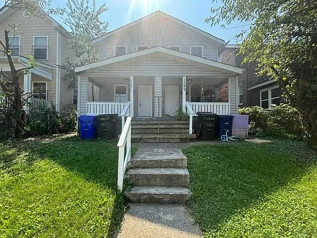 3 bed, 1.0 bath, 2288 sqft, $1,300 — Photo 1