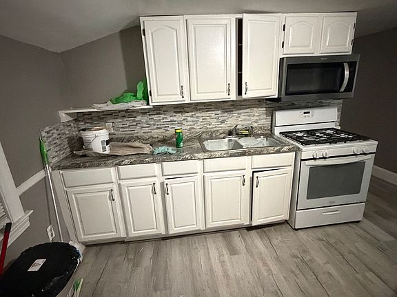 4th image of 33 Montrose St Floor 2