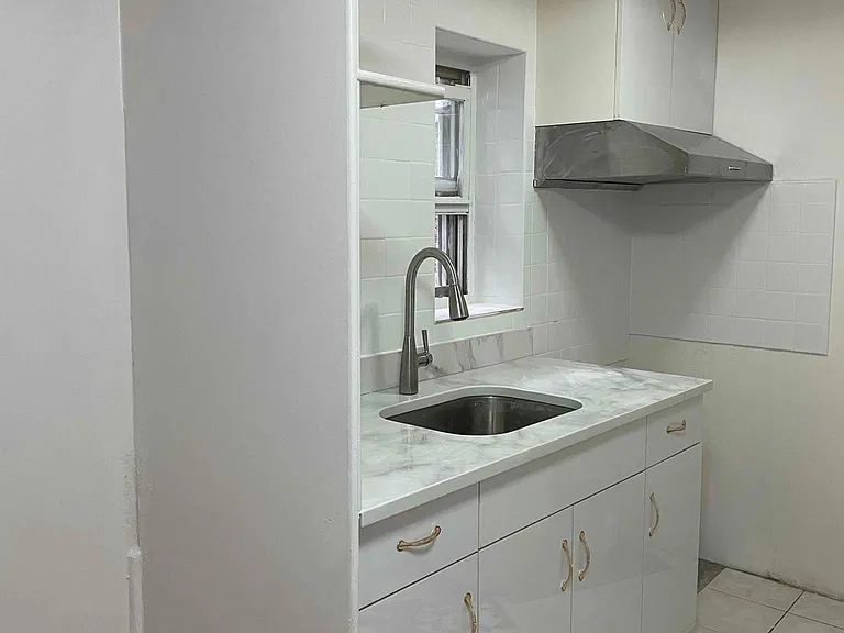 2078 E 29th St #1 — Photo 1