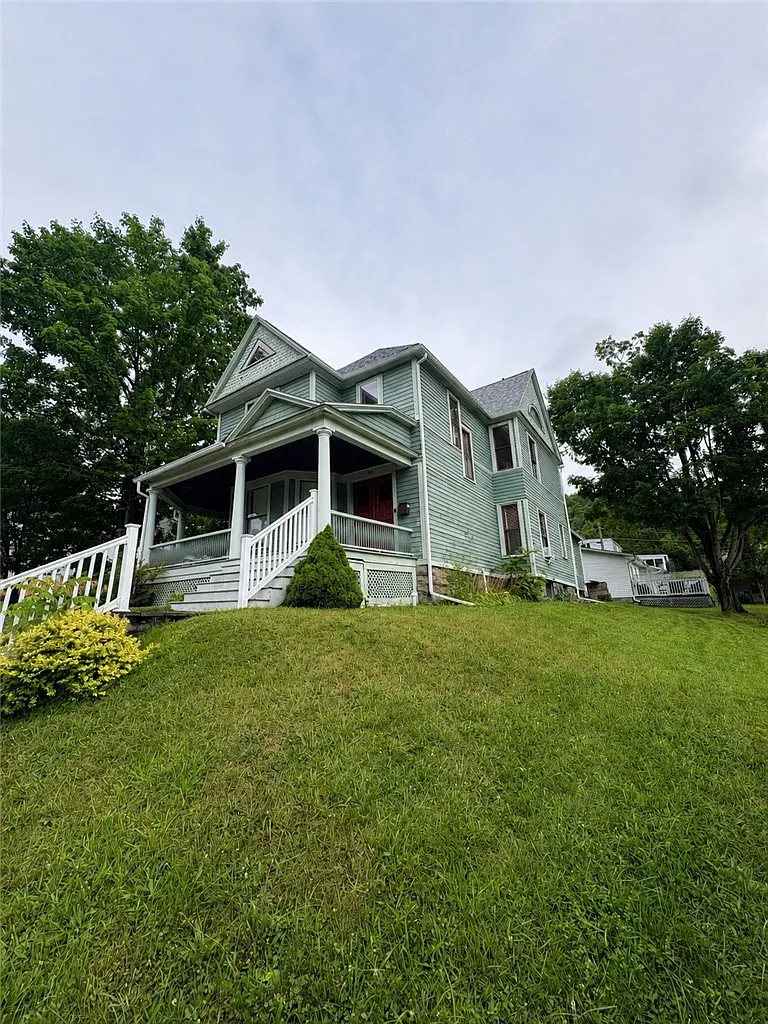 5 bed, 2.0 bath, 2626 sqft, $2,400 — Photo 3