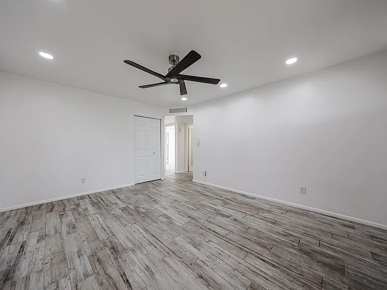2501 N 22nd Dr — Photo 15
