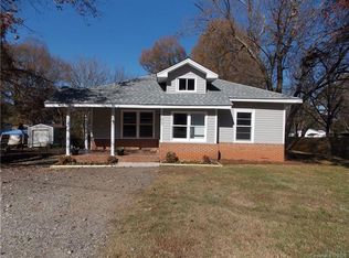 103 N McGinnis Pl, Mount Holly, NC 28120