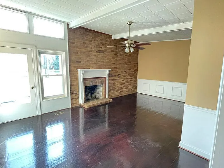 314 W Station St — Photo 14