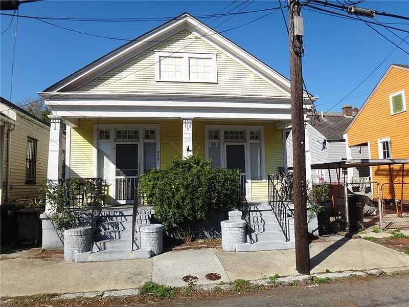 1st image of 828 Mazant St