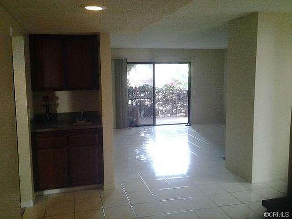 5th image of 811 N Columbus Ave APT 4