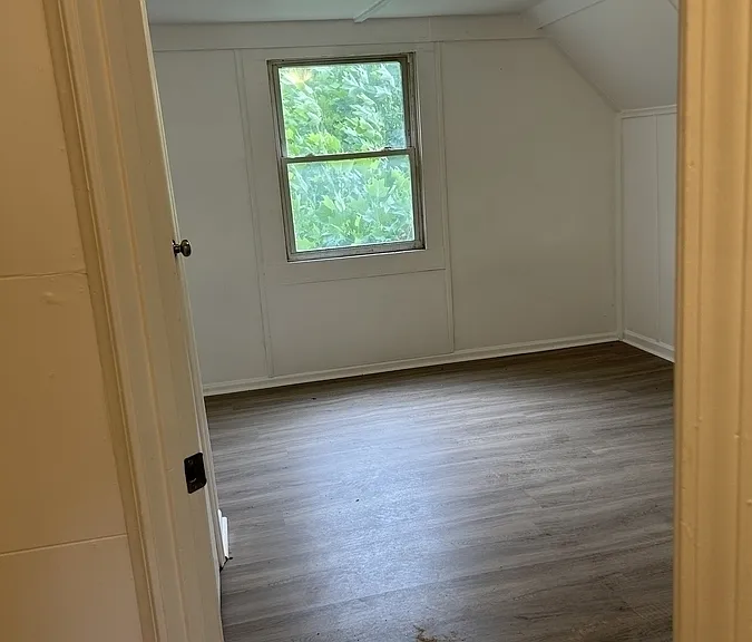 1006 William Dr — Photo 8