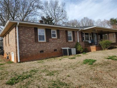 210 Doyle Dr, Seneca, SC, 29678