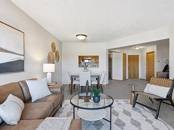2nd image of 2425 E Franklin Ave APT 212