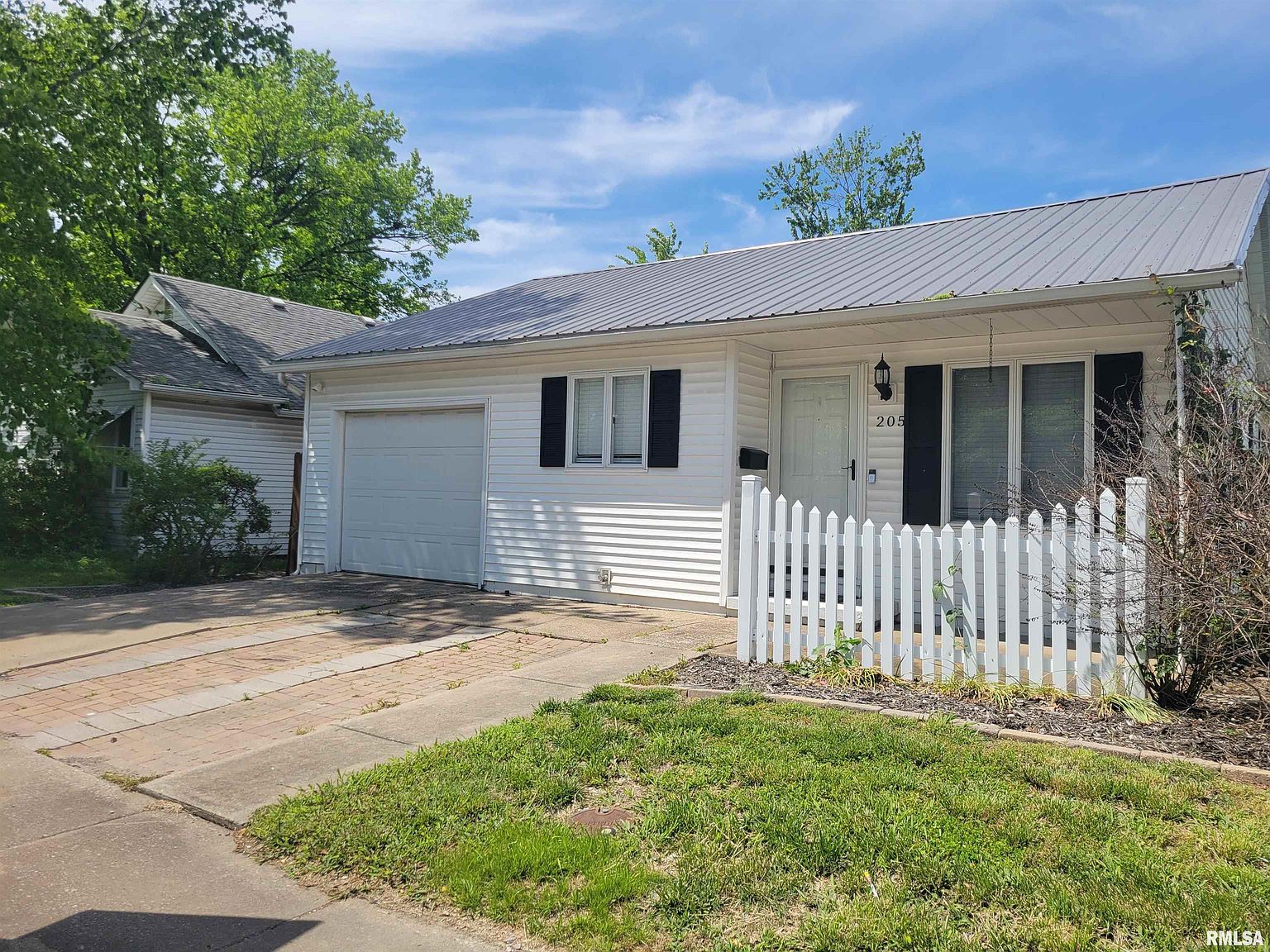 205 W Herrin St, Herrin, IL 62948 Zillow