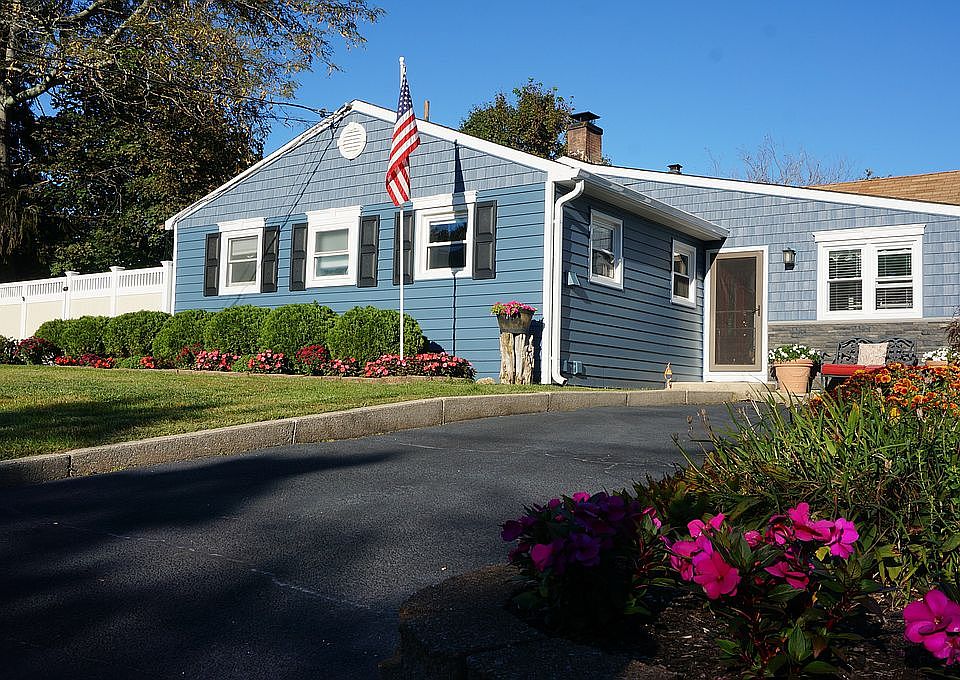 1st image of 113 Stuyvesant Dr