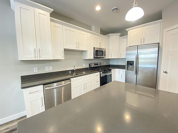 5th image of 694 Stone Haven Dr NE
