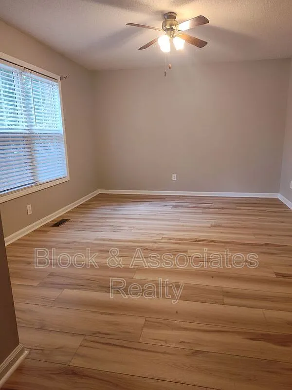 2 bed, 1.0 bath, $975 — Photo 4