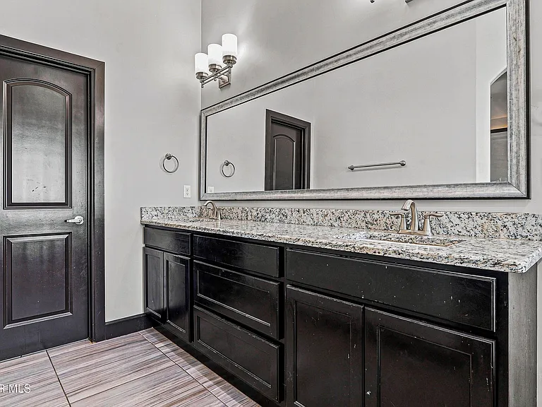 12744 Midland Ct — Photo 9
