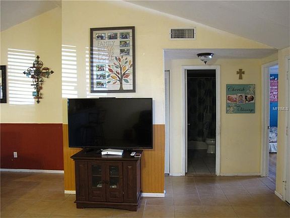 3rd image of 8208 Abbyhill Pl