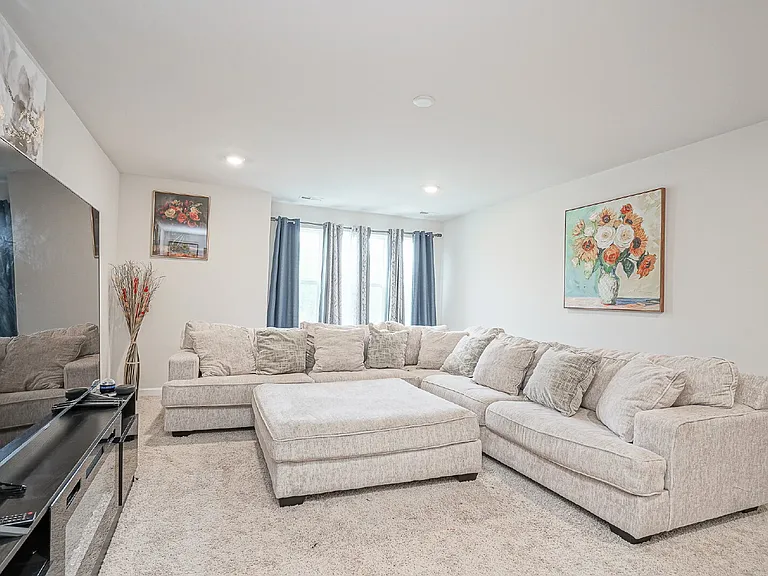 32 Westmont Dr #5 — Photo 9