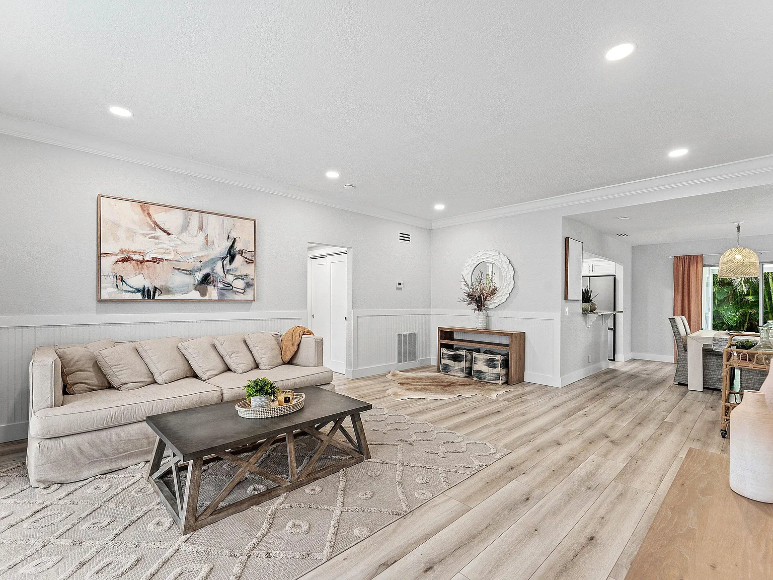 3 bed, 2.0 bath, 1558 sqft, $8,500 — Photo 3