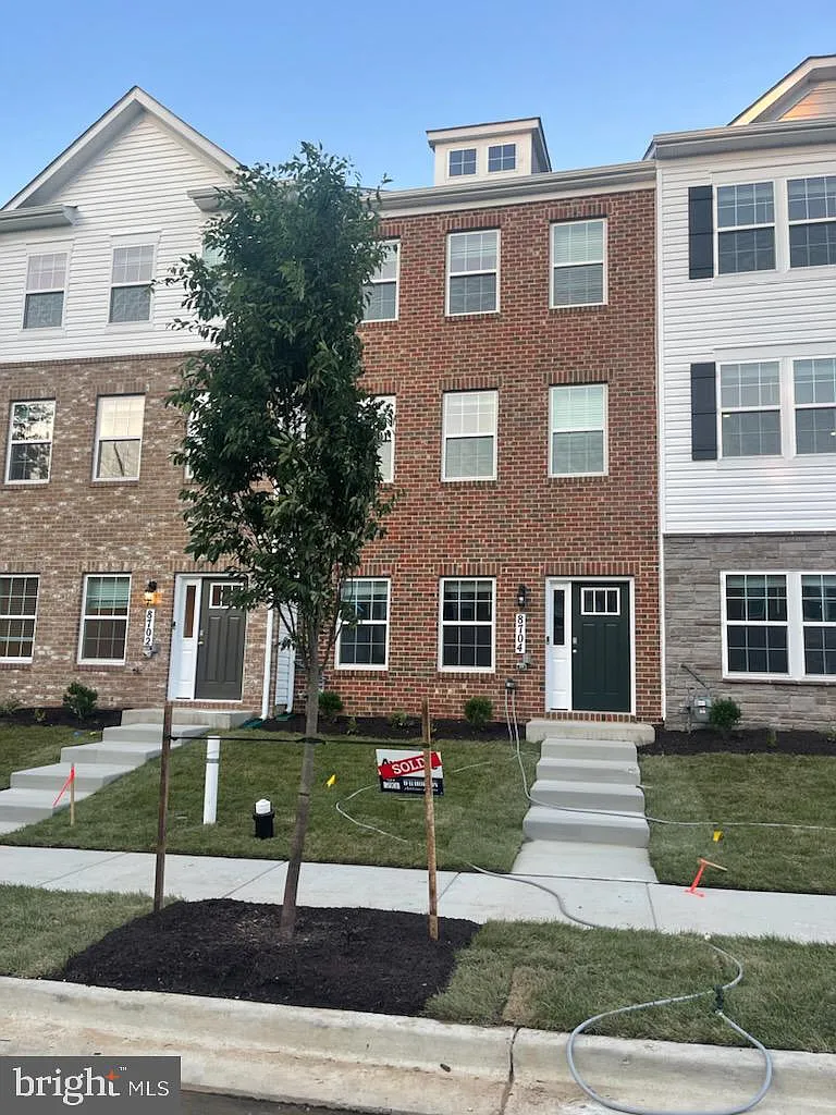 3 bed, 2.5 bath, $3,195 — Photo 1