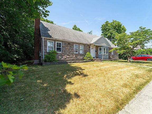 2nd image of 194 Ruxton Pl