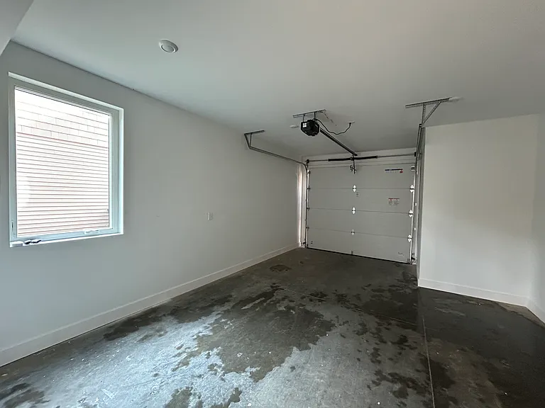 1003 E Washington St — Photo 33