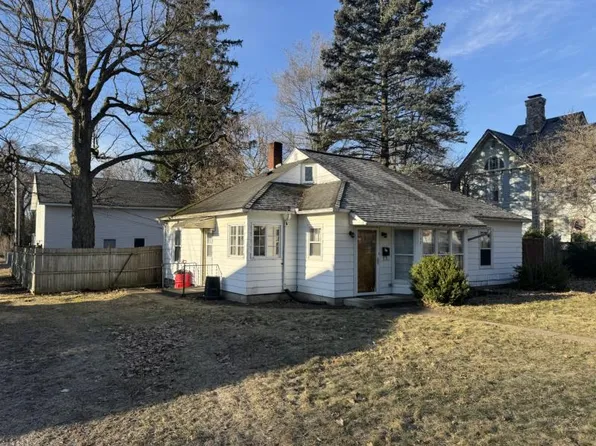 517 Gibbs St, Caro, MI 48723