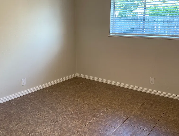 712 McClenny Dr — Photo 11