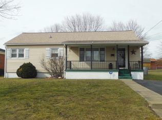 104 Thomas Dr, Oak Hill, WV 25901