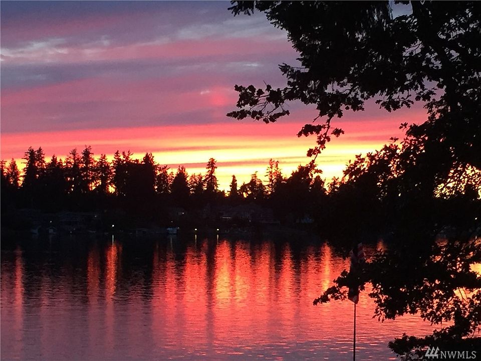 Sunsets with light dancing on the water won't disappoint! 