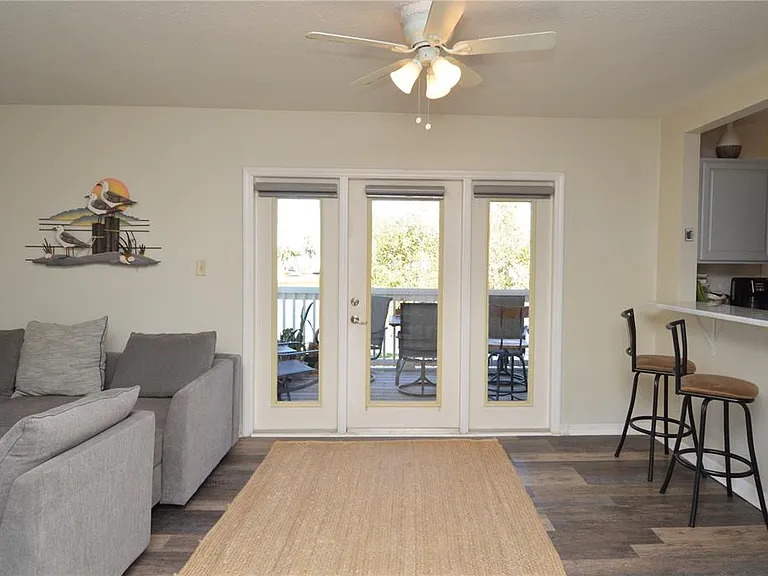 121 Seahorse Dr SE #C — Photo 16