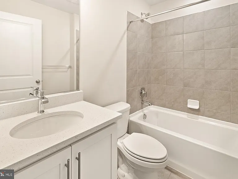 450 Herringbone Way — Photo 32