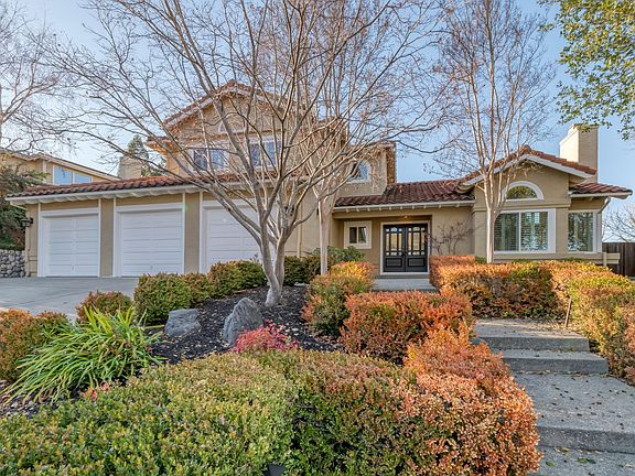 3rd image of 40 Country Hills Ct