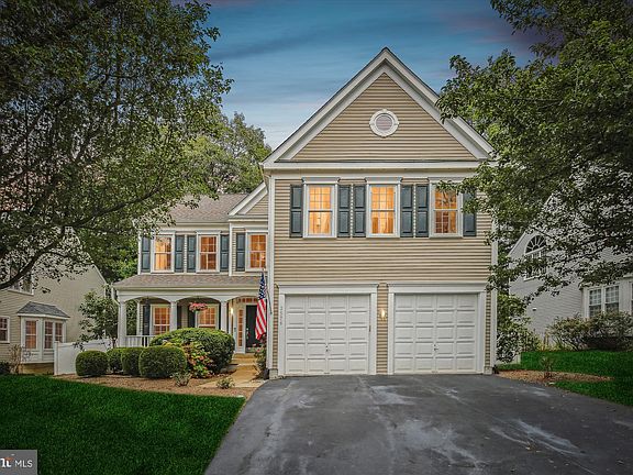3rd image of 2576 Holly Manor Dr